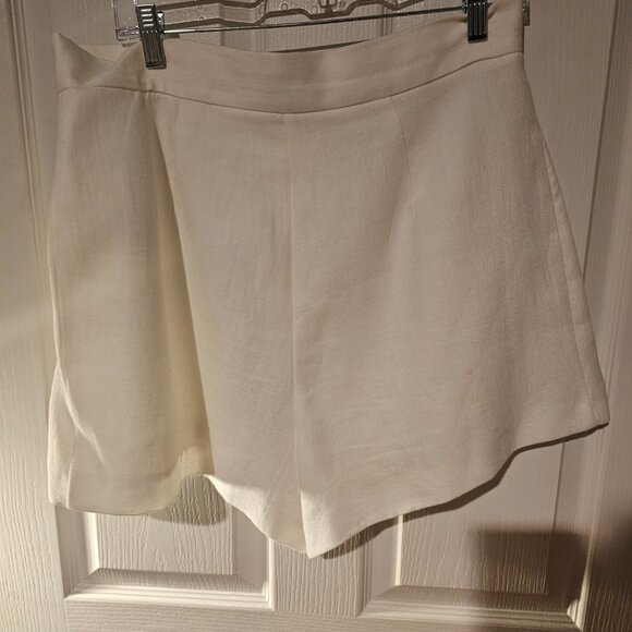 River Island linen mix tailored shorts in white - Picture 5 of 6